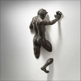 Nueva decoración de pared de imitación de cobre, personaje abstracto, resina, hombre escalador, estatua, escultura, fondo, arte de pared 3D a través de la pared