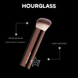 Brocha para base de maquillaje Hourglass con acabado uniforme Brocha para base en ángulo Rostro Cobertura modulable Base de maquillaje en crema líquida Herramienta de maquillaje