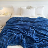 1 manta de rayas azules: manta gruesa, diseño moderno y simple, manta para la siesta de oficina para las cuatro estaciones, adecuada para cama o sofá.