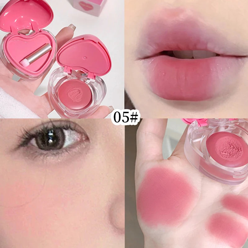 Bálsamo para labios y mejillas en forma de corazón de Gegebear: acabado mate suave y fino con delicados tonos rosados ​​para una apariencia ruborizada.
