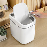 Mini bote de basura de escritorio, pequeño, de plástico, con tapa abatible, para el hogar, la oficina y la limpieza del hogar.