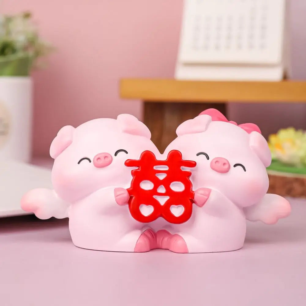Crafts Resin Couple Piggy Ornament Cute Cartoon Pig Statue Creative Lovely Animal Sculpture Office