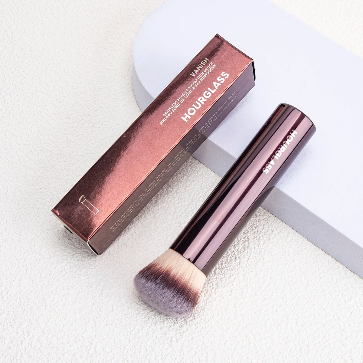 Brocha para base de maquillaje Hourglass con acabado uniforme Brocha para base en ángulo Rostro Cobertura modulable Base de maquillaje en crema líquida Herramienta de maquillaje
