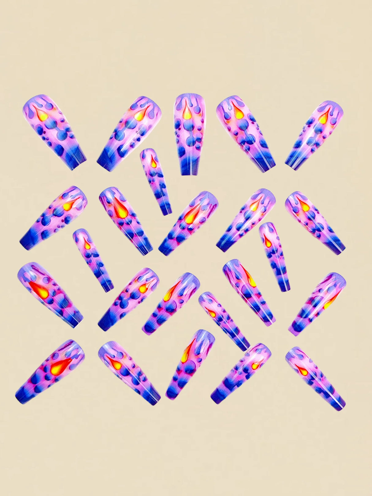 Long nail art patches with purple polka dots and a shiny, fashionable, individual and high-end feel. Detachable 24-piece nail ar