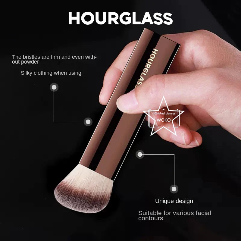 Brocha para base de maquillaje Hourglass con acabado uniforme Brocha para base en ángulo Rostro Cobertura modulable Base de maquillaje en crema líquida Herramienta de maquillaje