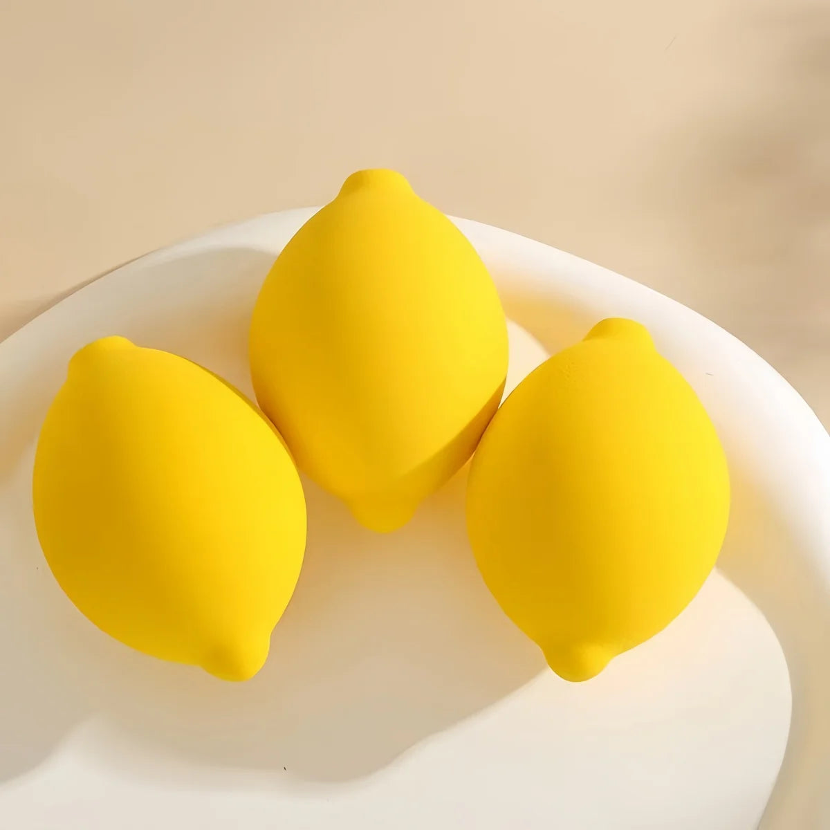 Lot de 4 houppettes à poudre de maquillage souples en forme de fruits, éponges en forme d'œuf de beauté, houppettes cosmétiques, éponges à fond de teint souples, outil de beauté