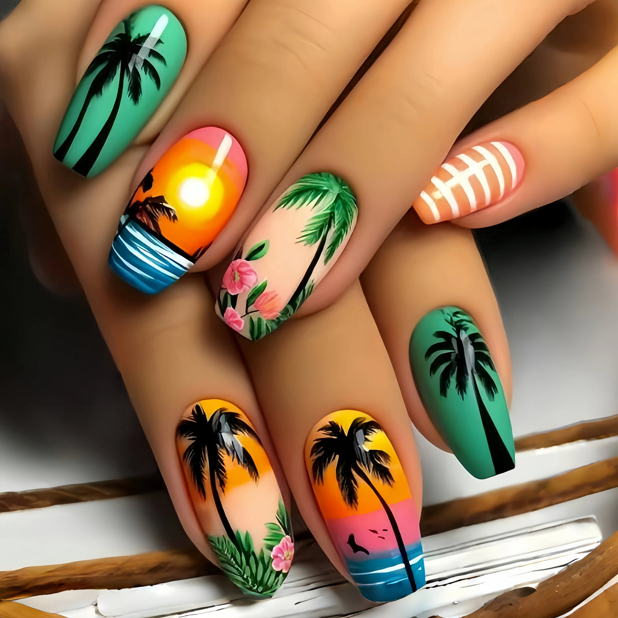 Long nail art patches with purple polka dots and a shiny, fashionable, individual and high-end feel. Detachable 24-piece nail ar