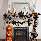 Décorations de fête d'Halloween : vignes de citrouilles, feuilles d'érable et araignées. Couronne gothique pour une ambiance de vacances effrayante. Décorations de fête d'Halloween.