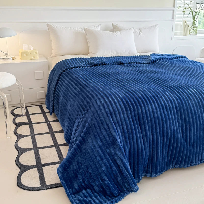 1 manta de rayas azules: manta gruesa, diseño moderno y simple, manta para la siesta de oficina para las cuatro estaciones, adecuada para cama o sofá.