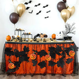 Décorations de fête d'Halloween : vignes de citrouilles, feuilles d'érable et araignées. Couronne gothique pour une ambiance de vacances effrayante. Décorations de fête d'Halloween.