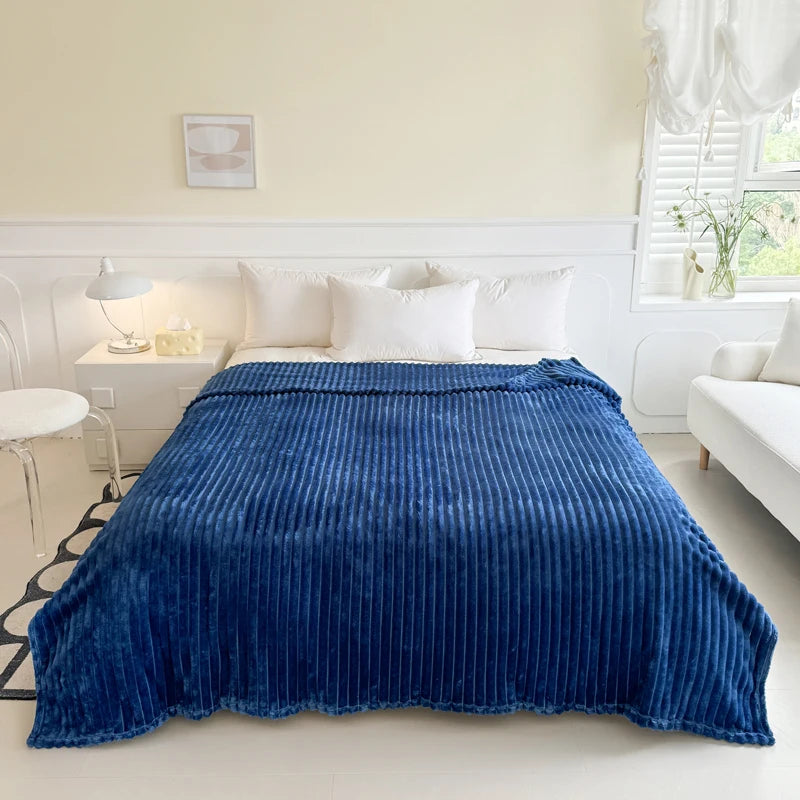 1 manta de rayas azules: manta gruesa, diseño moderno y simple, manta para la siesta de oficina para las cuatro estaciones, adecuada para cama o sofá.