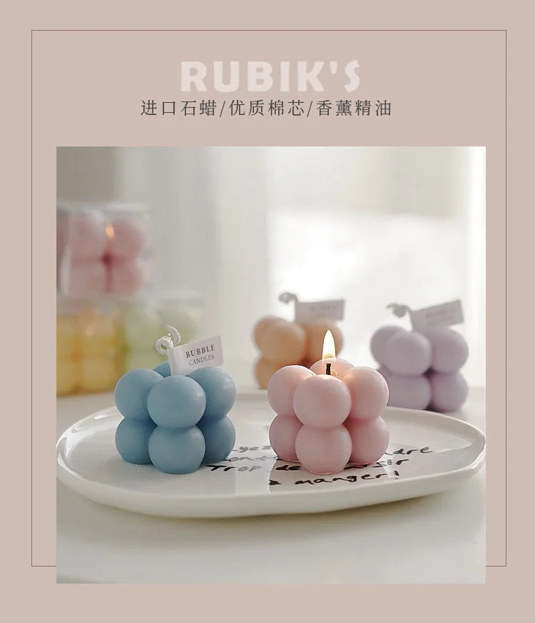 Une bougie parfumée en forme de boule carrée, un cadeau d'anniversaire coloré, une bougie artisanale et une bougie parfumée de forme mignonne