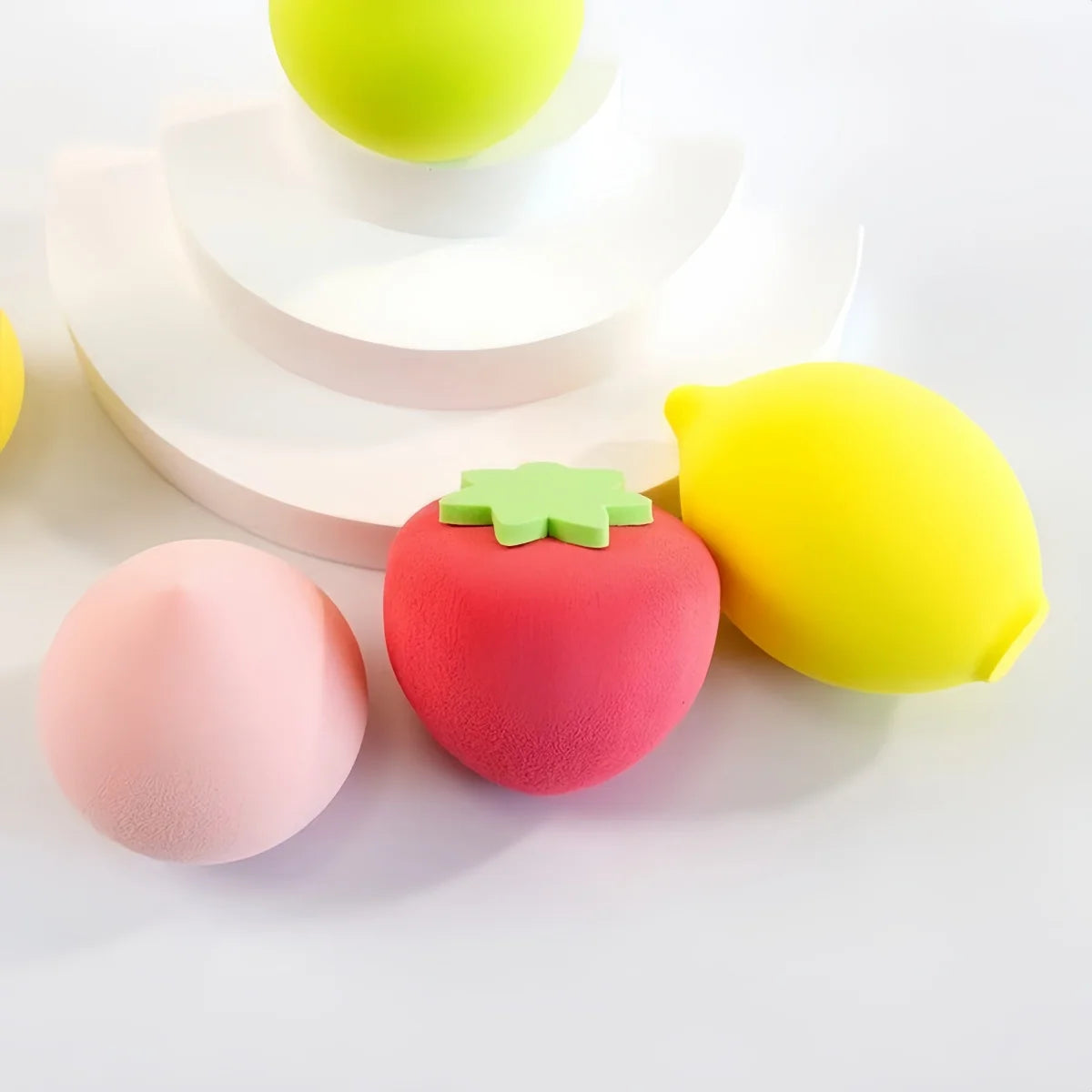 Lot de 4 houppettes à poudre de maquillage souples en forme de fruits, éponges en forme d'œuf de beauté, houppettes cosmétiques, éponges à fond de teint souples, outil de beauté