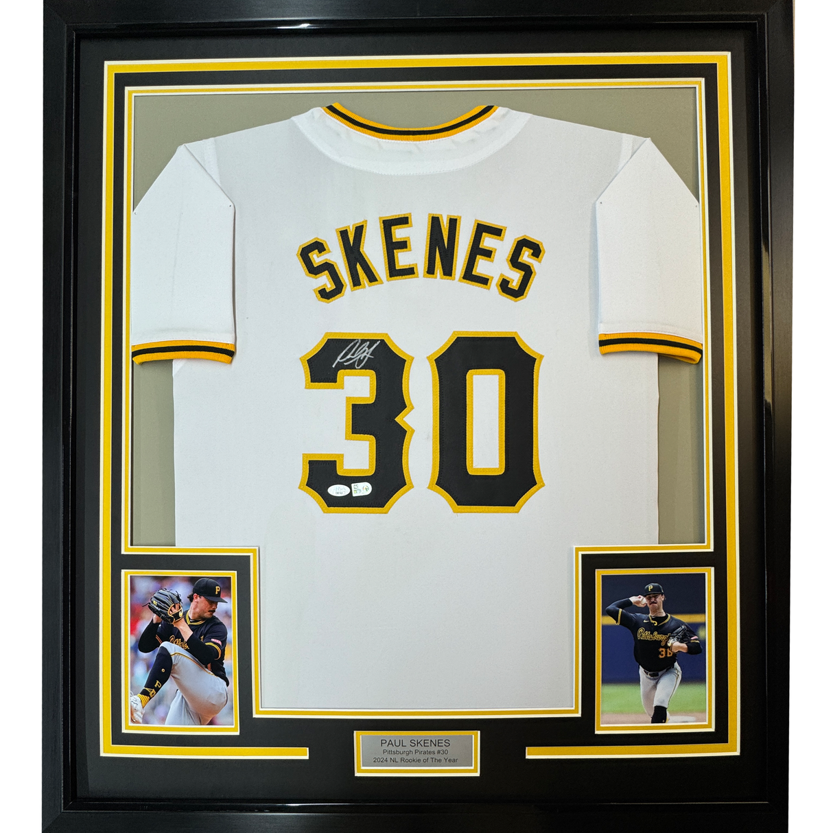 Camiseta de béisbol blanca de Pittsburgh de 35 x 39, enmarcada y autografiada de Paul Skenes (JSA COA)