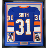 Camiseta de hockey azul de Nueva York de 35 x 39, enmarcada, autografiada y firmada por Billy Smith (JSA COA)