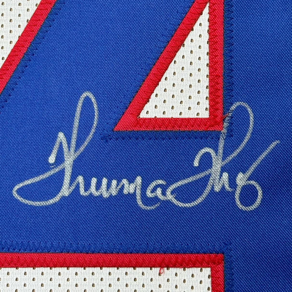 Camiseta de fútbol americano enmarcada, autografiada y firmada por Thurman Thomas, 35 x 39, color blanco Buffalo, JSA COA