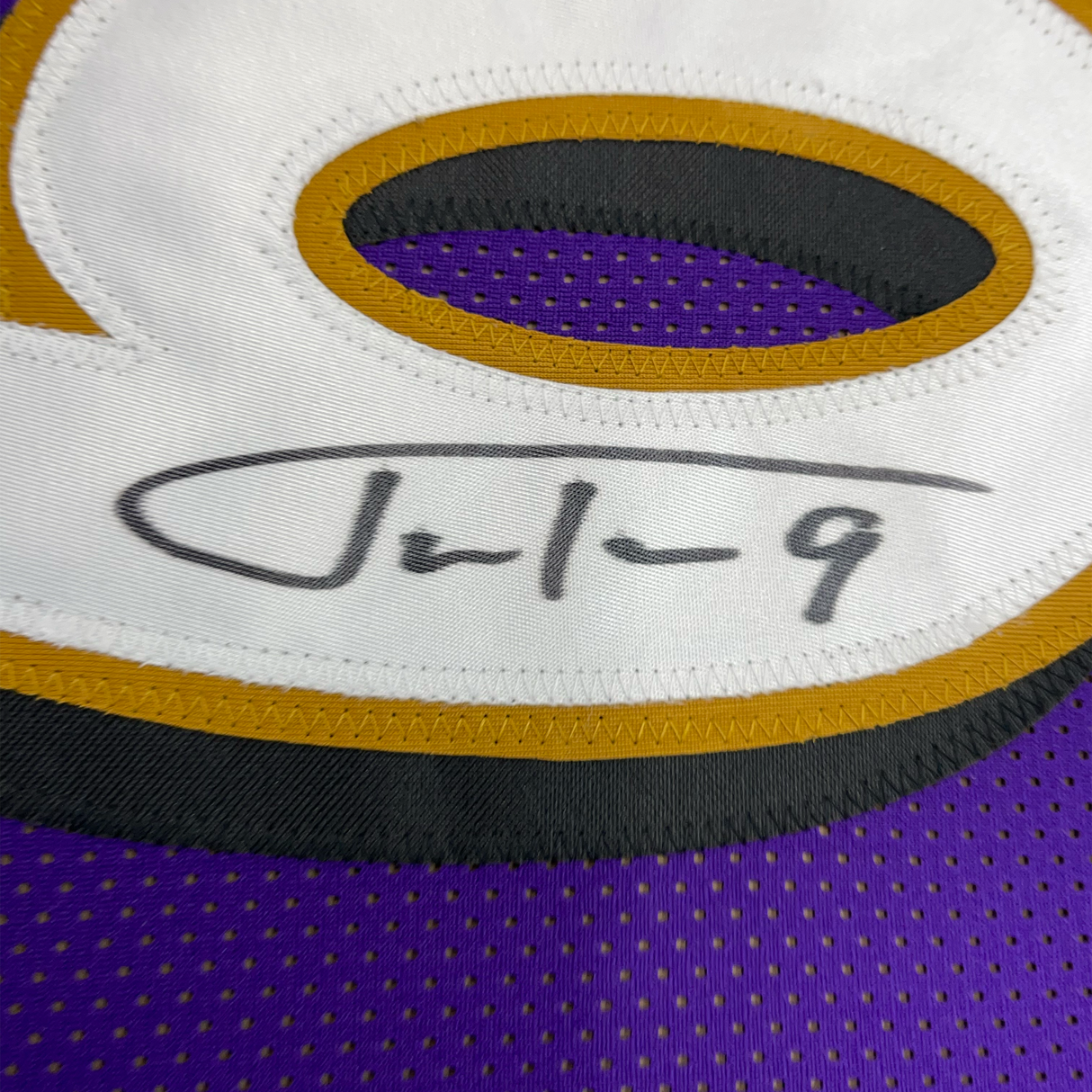 Camiseta de fútbol americano de Baltimore, morada, enmarcada, autografiada y firmada por Justin Tucker, 35 x 39, JSA COA