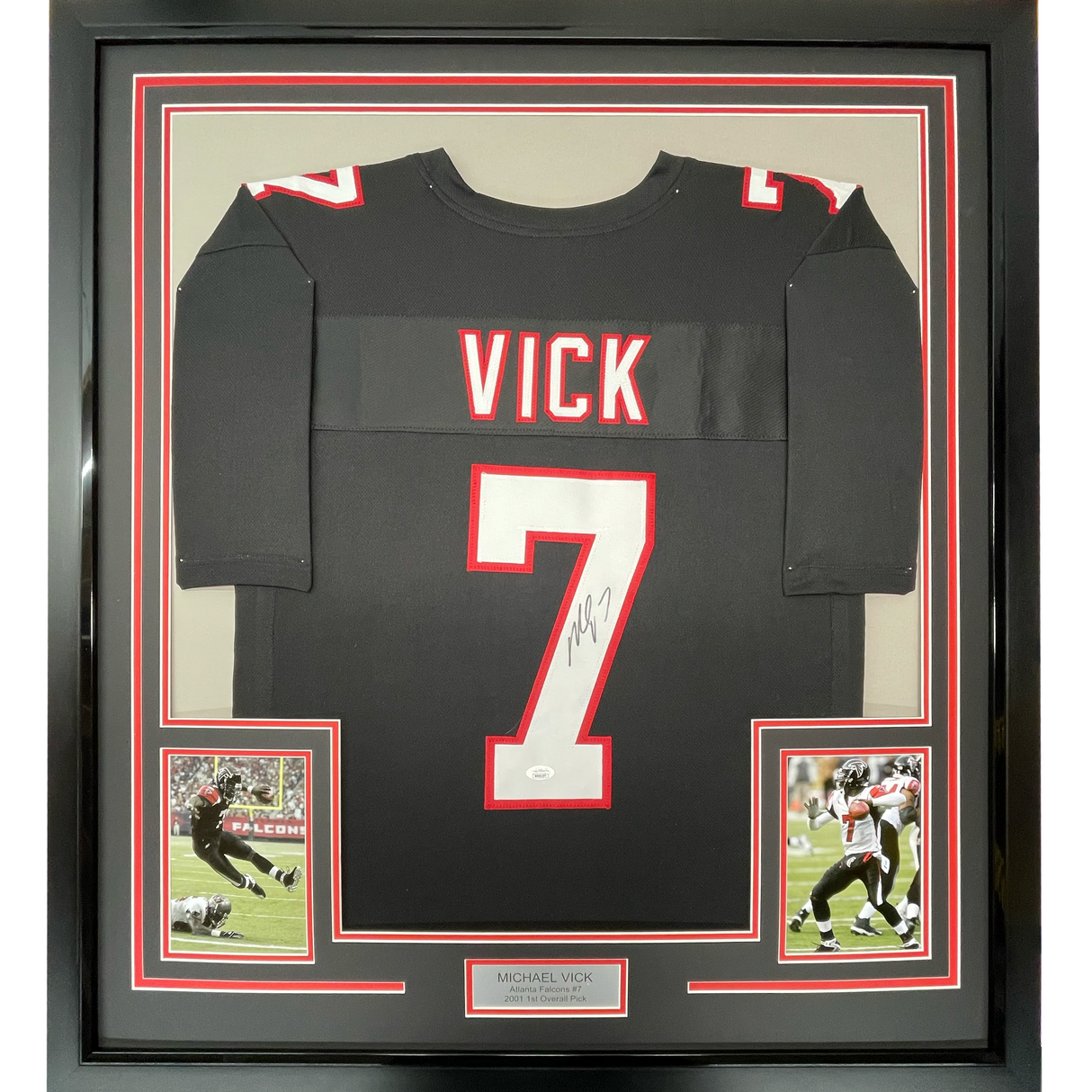 Camiseta de fútbol retro negra de Atlanta, enmarcada, autografiada y firmada por Michael Mike Vick, 35 x 39, JSA COA