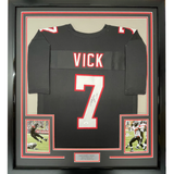 Camiseta de fútbol retro negra de Atlanta, enmarcada, autografiada y firmada por Michael Mike Vick, 35 x 39, JSA COA