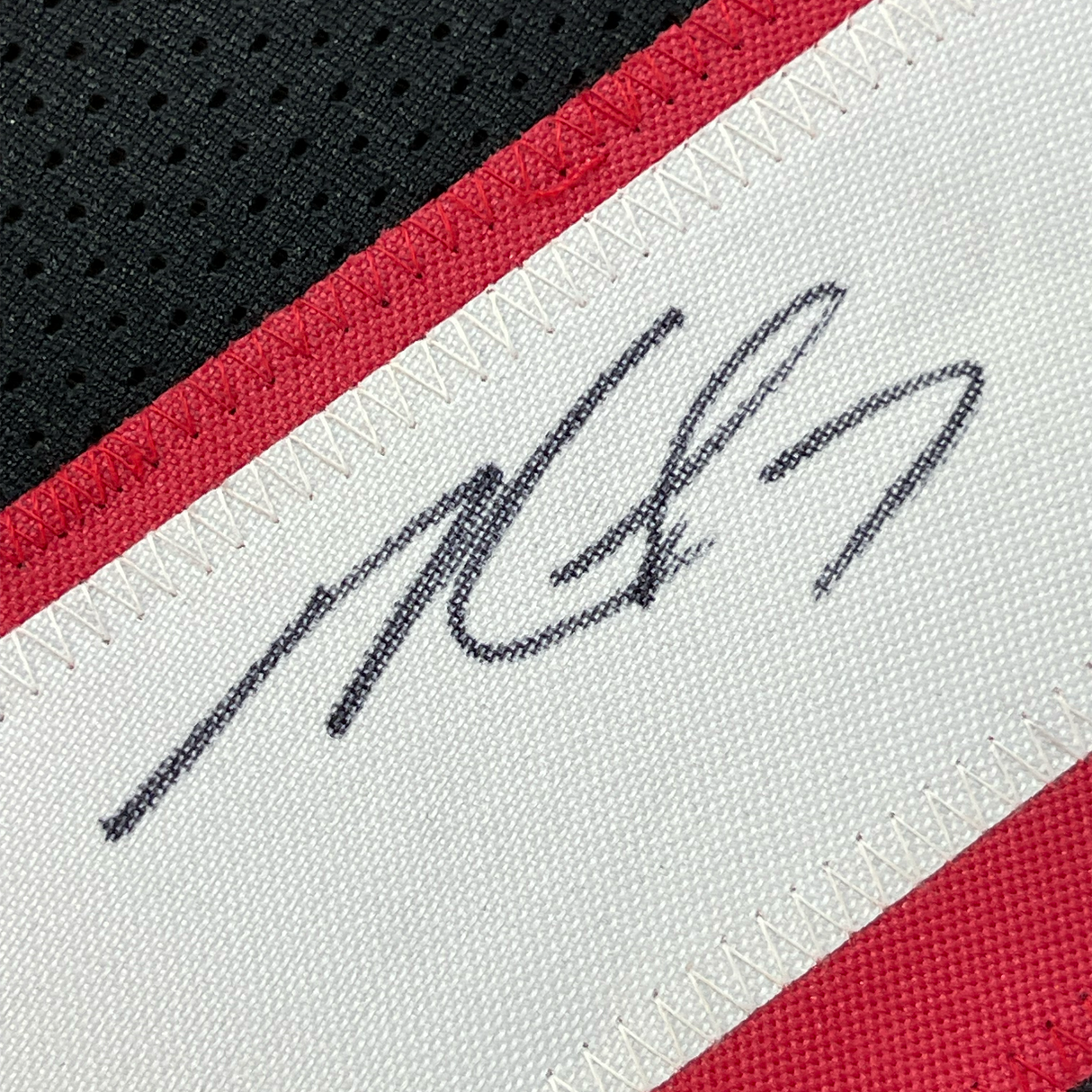 Camiseta de fútbol americano de Atlanta, negra, enmarcada, autografiada y firmada por Michael Mike Vick, 35 x 39, certificado de autenticidad (PSA/DNA)
