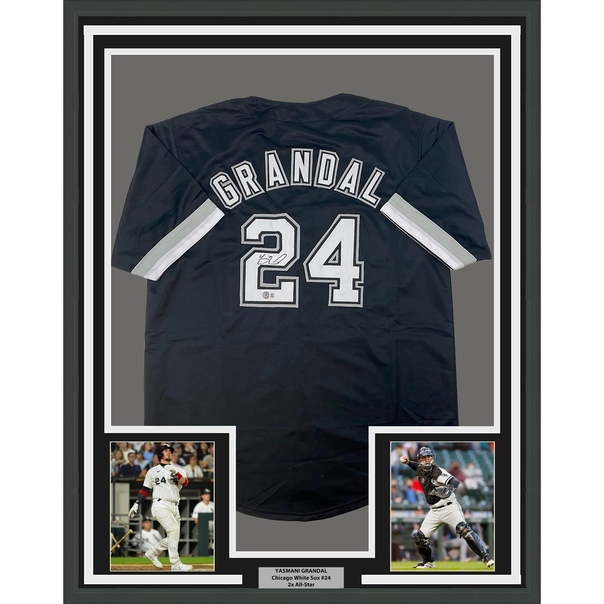 Camiseta de béisbol negra de Chicago Beckett BAS COA enmarcada, autografiada y firmada por Yasmani Grandal, 35 x 39