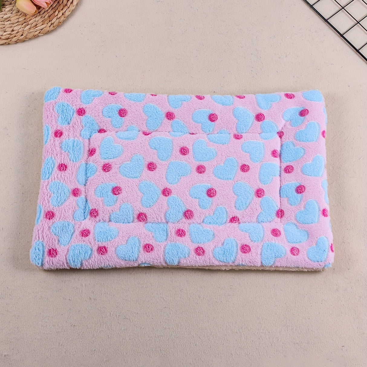 Manta rectangular para mascotas, resistente a la suciedad y para todas las estaciones - Cómoda cama con estampado de pata de perro y corazón (1 unidad)