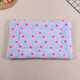 Manta rectangular para mascotas, resistente a la suciedad y para todas las estaciones - Cómoda cama con estampado de pata de perro y corazón (1 unidad)