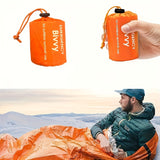 Sacos de dormir ligeros (1 o 2 unidades), mantas y equipo para senderismo y acampada al aire libre.