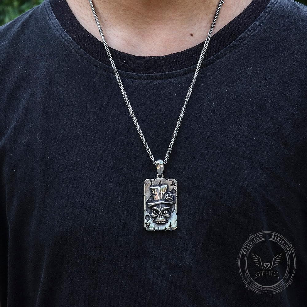 Colgante de calavera de acero inoxidable con as de picas