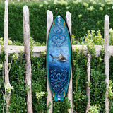 Tabla de surf de tiburón, adorno costero para exteriores, grande, de G. DeBrekht - Decoración costera navideña - 8490104MS