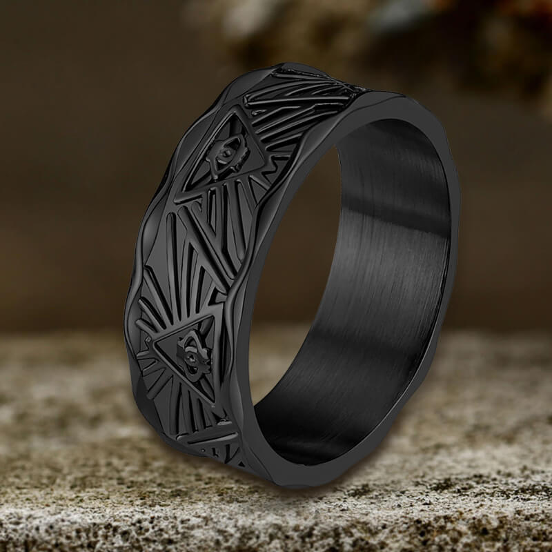 Anillo de acero inoxidable con el ojo que todo lo ve