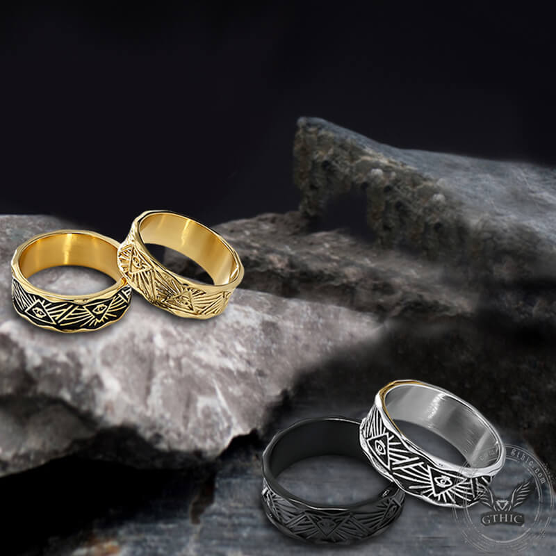 Anillo de acero inoxidable con el ojo que todo lo ve