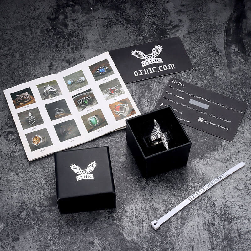 Anillo de acero inoxidable con alas de ángel que descienden