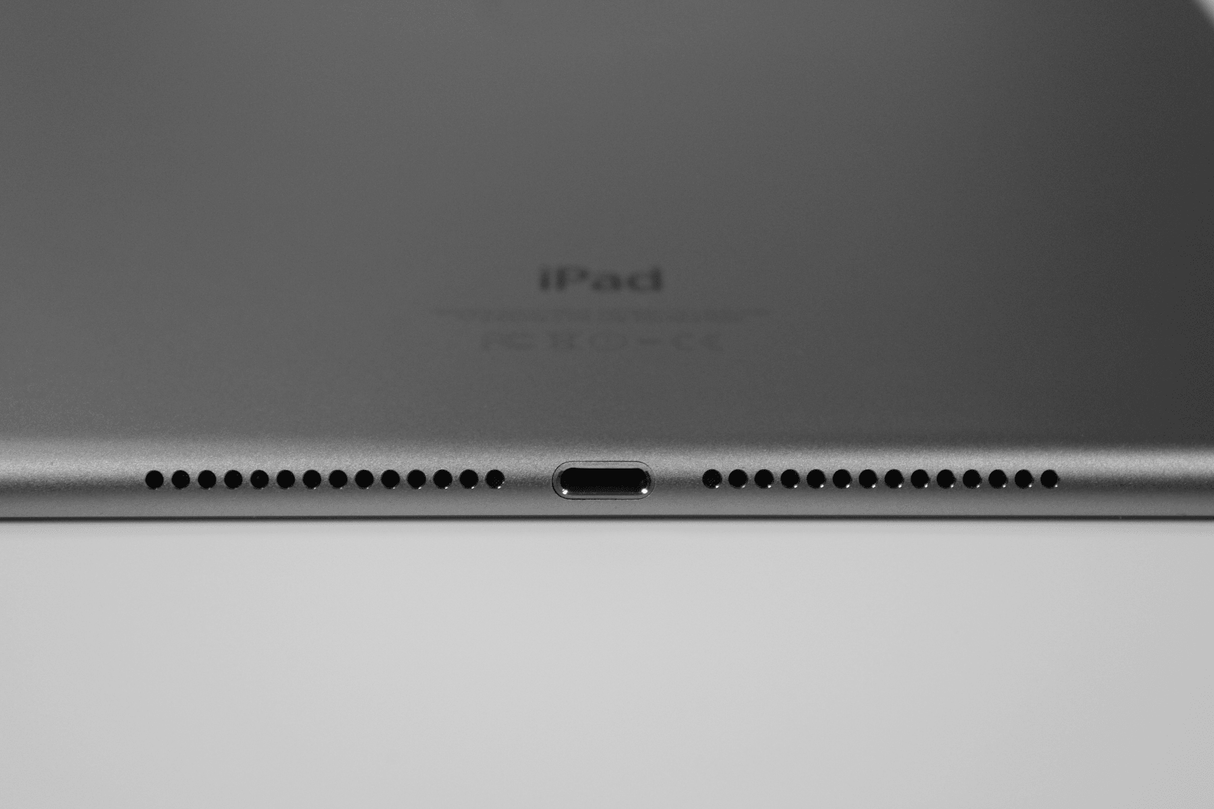 Apple iPad Air 2 (Second Generation) with Wi-Fi 32GB - Black & Space Gray
