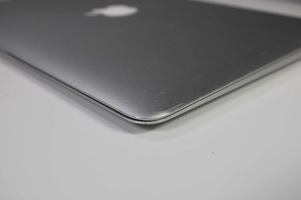 Apple MacBook Air 13-inch 2015 1.6GHz Core i5 8GB SSD (Wear & Tear Special)