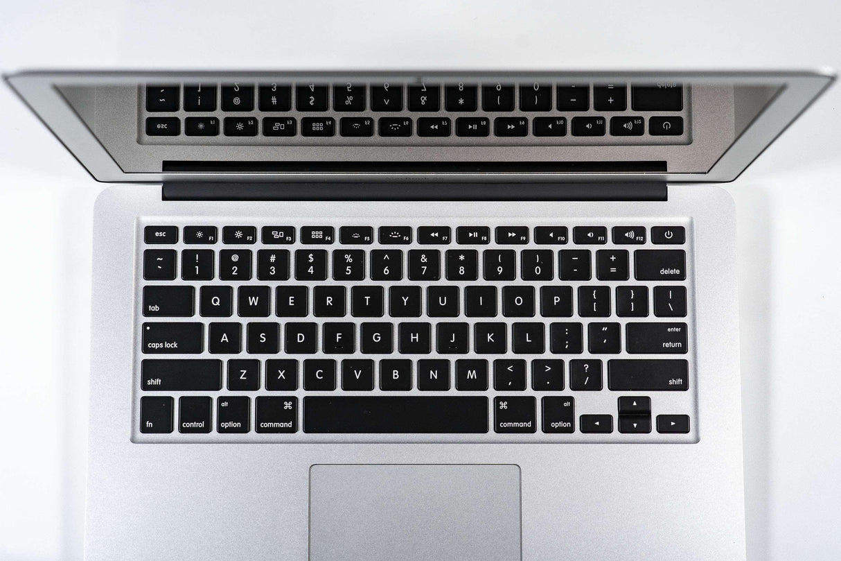 Apple MacBook Air 13-inch (Mid 2012) 1.8GHz i5 8GB RAM