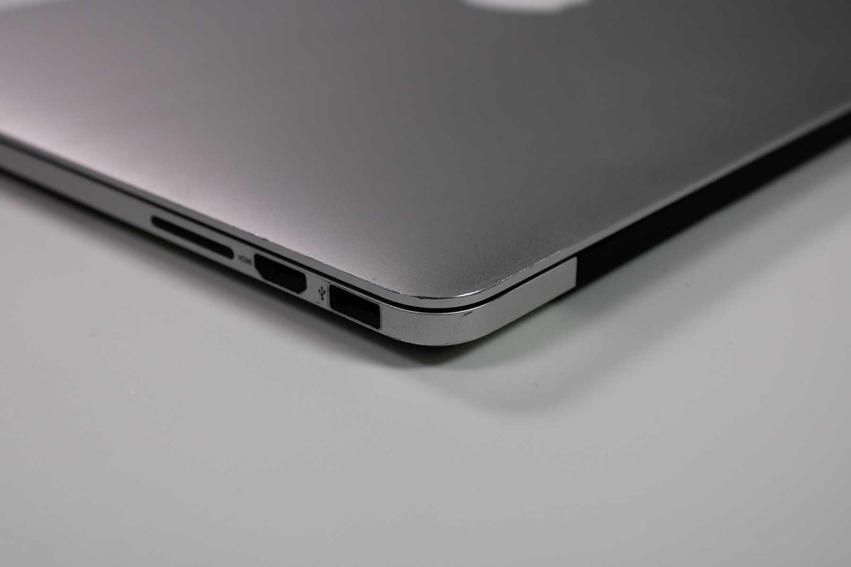 Apple MacBook Pro 15-inch 2013 2.6GHz Core i7 16GB RAM Dual GPU (Wear & Tear Special)
