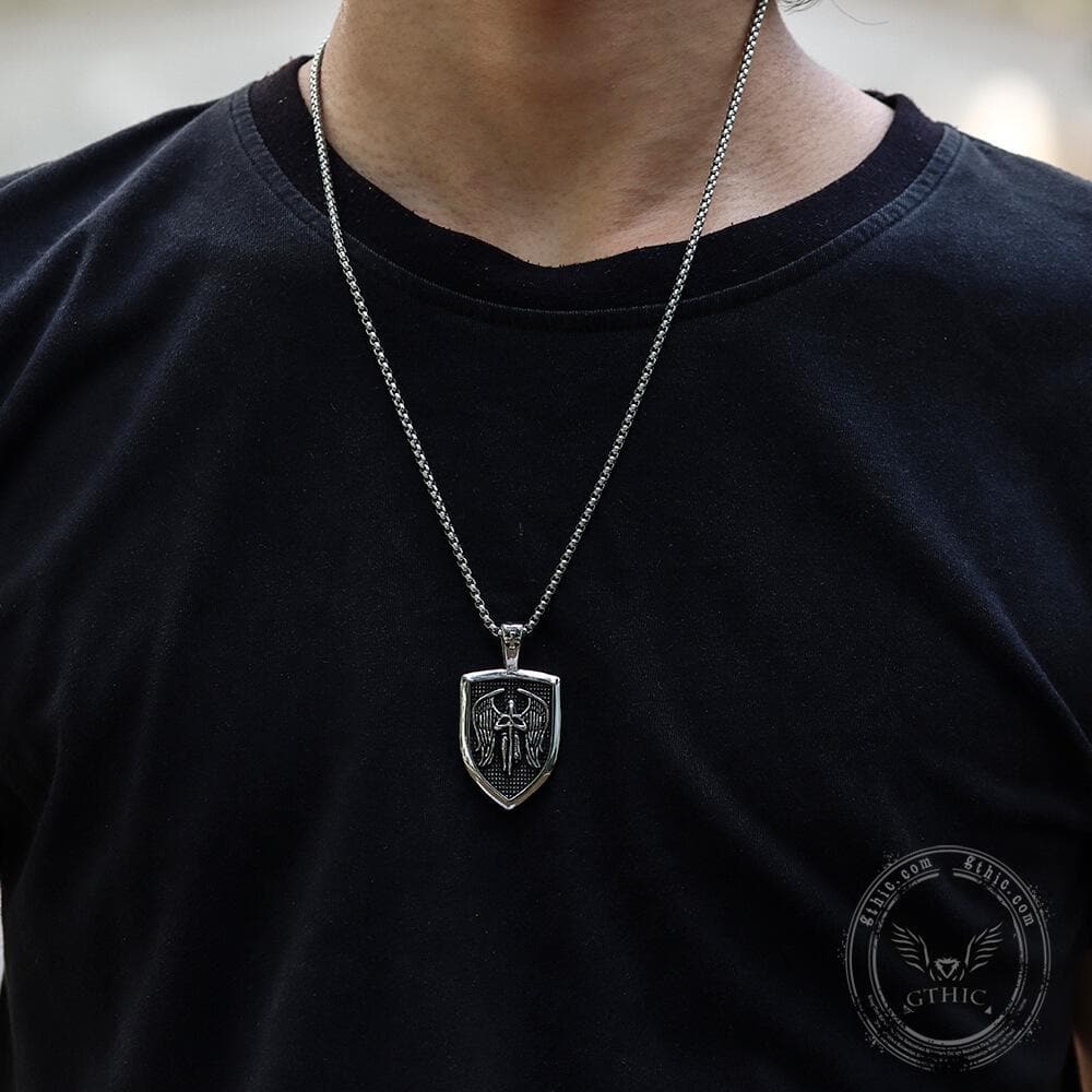 Colgante de acero inoxidable con la espada del Arcángel San Miguel