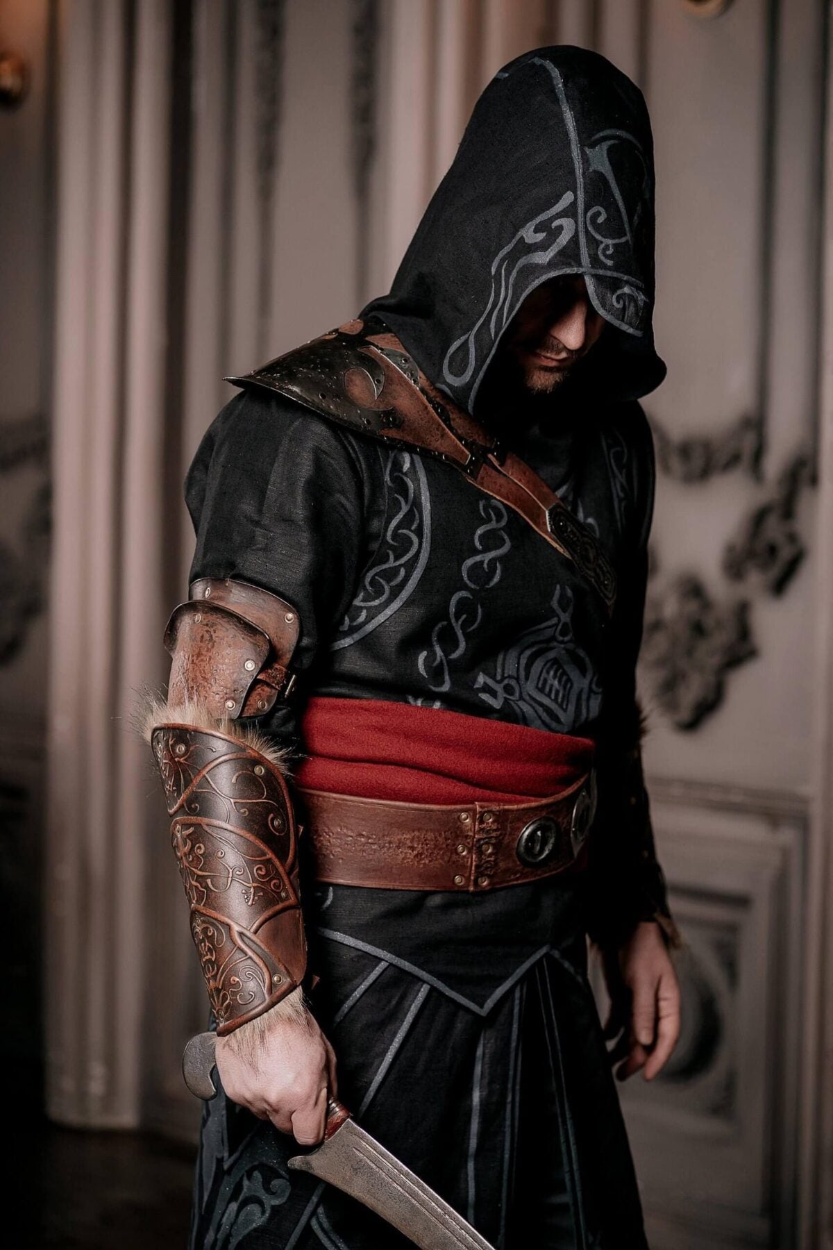 Stealthy Assassin Costume: Ideal for Cosplay and LARP Adventures