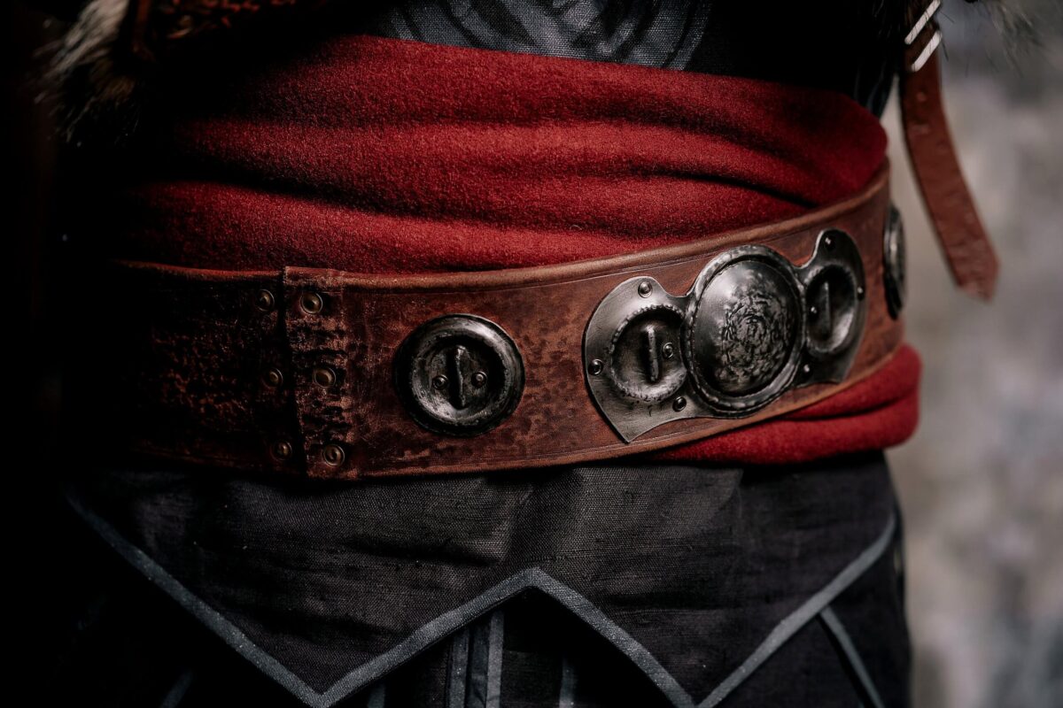 Stealthy Assassin Costume: Ideal for Cosplay and LARP Adventures