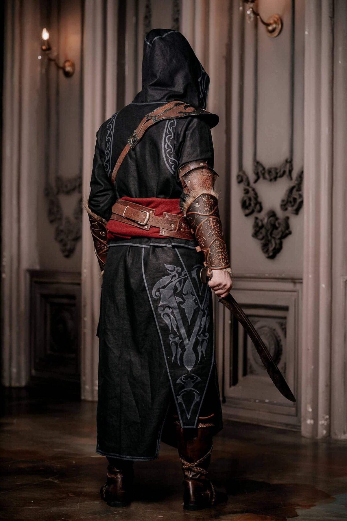 Stealthy Assassin Costume: Ideal for Cosplay and LARP Adventures