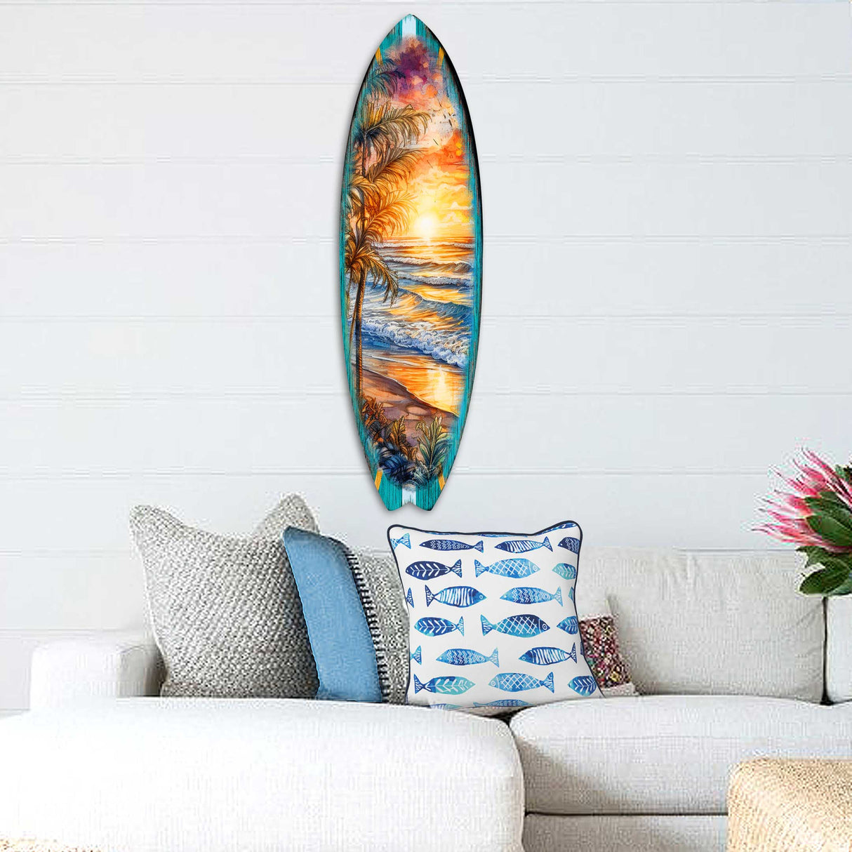 Arte mural costero con tabla de surf - Olas doradas y atardecer en el océano de G. DeBrekht - Decoración costera navideña - 8490136HS