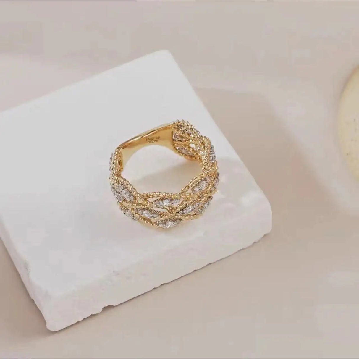 Carved Gold Vintage Court Style Hollow Pattern Ring - Lootquake