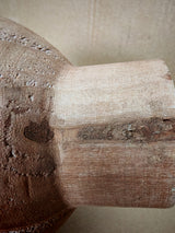 A Scented Candle with a Unique And Fresh Aroma, Made from Soy Wax And Presented in a Wooden Boat-Shaped Container. It Is Perfect for Homes, Hotels, And Upscale Restaurants. Widely Used to Create a Romantic And Warm Atmosphere