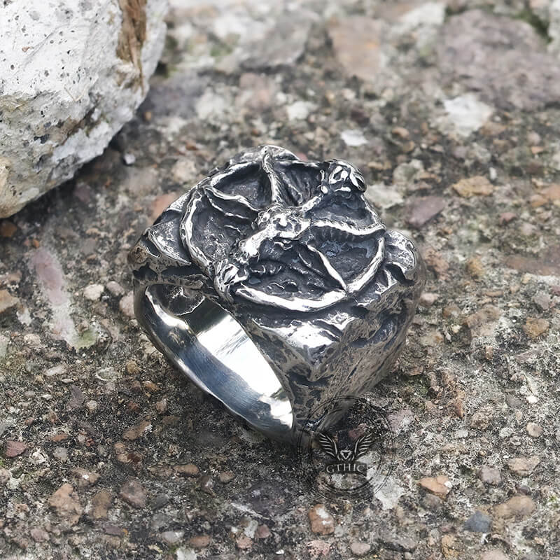 Anillo de acero inoxidable con la cabra Baphomet y Satanás
