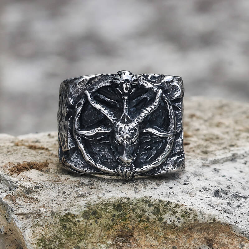 Anillo de acero inoxidable con la cabra Baphomet y Satanás