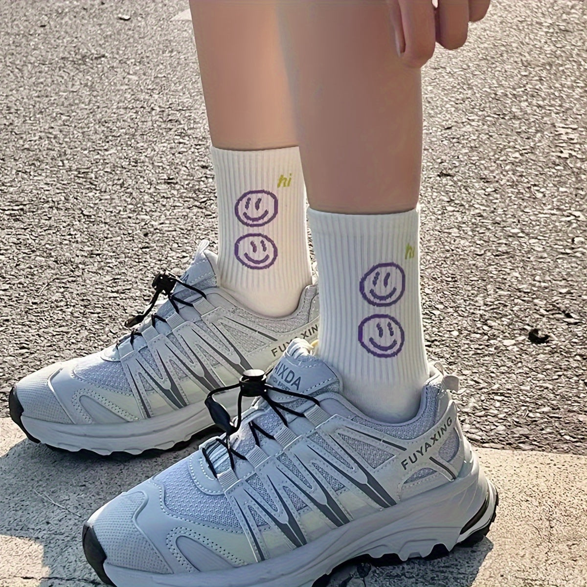 4 pares de calcetines con letras estampadas de moda - Medias deportivas de media pantorrilla para mujer - Diseños suaves, transpirables y modernos para uso diario
