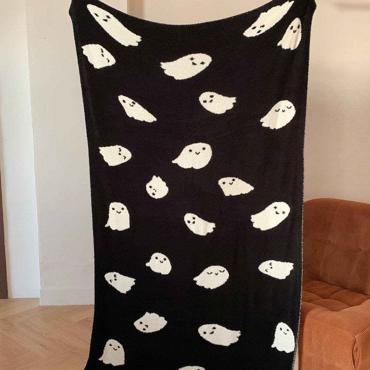 1pc Halloween mignon dessin animé fantôme Premium Sense maison chaude couverture sieste jeter couverture voyage couverture châle couverture simple face polaire jacquard haute qualité tricoté couverture