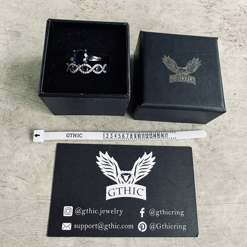 Anillo apilable de circonita azul con incrustaciones negras