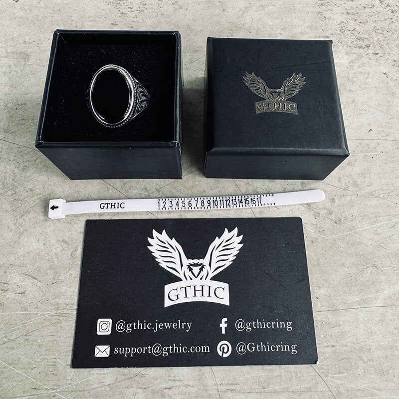 Anillo de acero inoxidable tallado con ágata ovalada negra